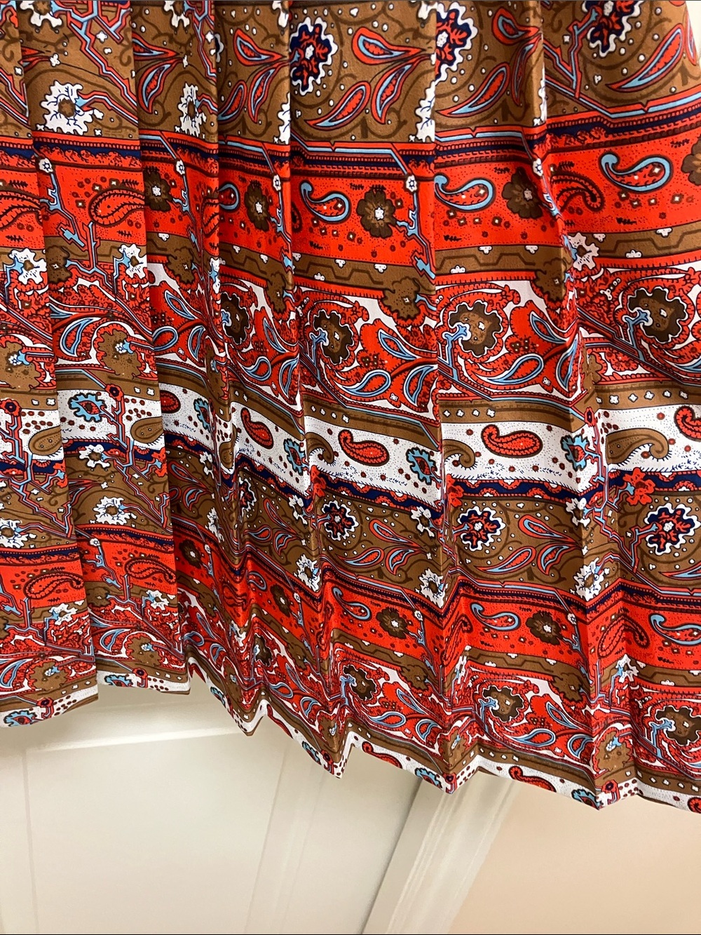 Vintage pleated paisley skirt, made in Hong Kong, polyester, orange-red, M - Picture 4 of 6